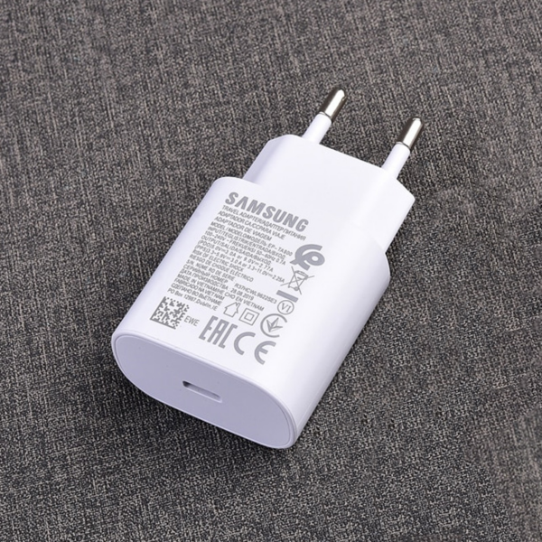 Samsung kucni punjac PD 2A 25W beli bez kabla (EP-TA800-NWE)