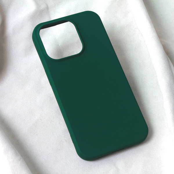 Torbica Teracell Soft Velvet za iPhone 15 Pro 6.1 tamno zelena