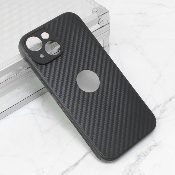 Torbica Carbon fiber za iPhone 15 6.1 crna (sa otvorom za logo)