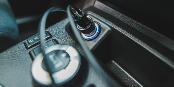 auto punjac za telefon