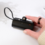 Power bank prenosiva baterija privezak 5000mAh fast lightning crna - Slika 2
