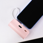 Power bank prenosiva baterija privezak 5000mAh fast lightning roze - Slika 3