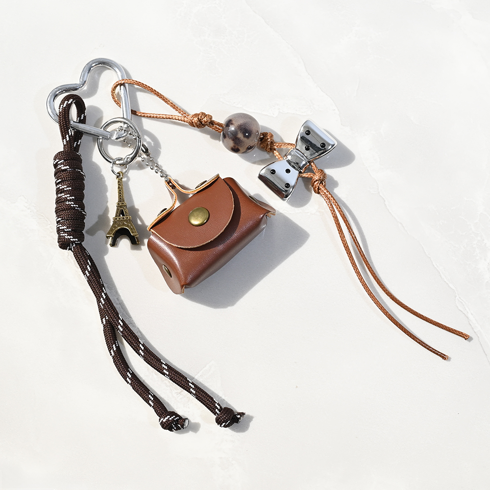 privezak-fashion-bag-braon-226325-382944.png Privezak Fashion Bag braon - Slika 1